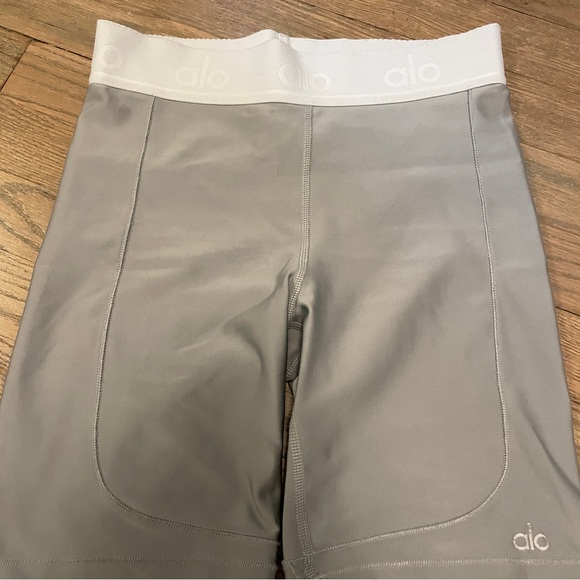 Alo Limited-Edition Exclusive Rider Short Grey Size Small - Picture 5 of 6